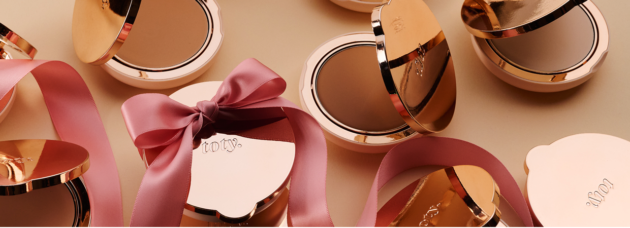 The Ultimate Holiday Gift Guide 2025: Smart Skincare, Cute Sets & Spanglish Magic by Sofía Vergara